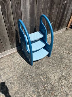 Onasti 3-Step Alpaca Toddler Step Stool and Standing Tower