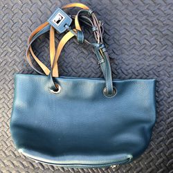 Green Dooney And Bourke Purse Bag In Excellent Condition. $40 firm