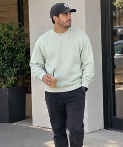 H&M Light Green Crewneck Sweatshirt size M