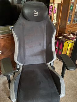 BLACKLYTE gaming chair in great condition