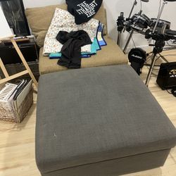 Large Bassett Storage Ottoman On Wheels 