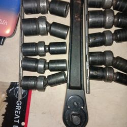 Snapon 1/2 In Ratchet And Swivel Socket Set