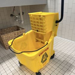 RUBBERMAID COMMERCIAL MOP BUCKET