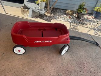 Radio Flyer Red Plastic Kids Wagon