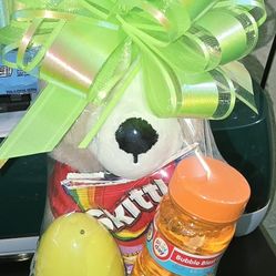 VARIOUS SMALL PLUSHIE EASTER BASKETS 