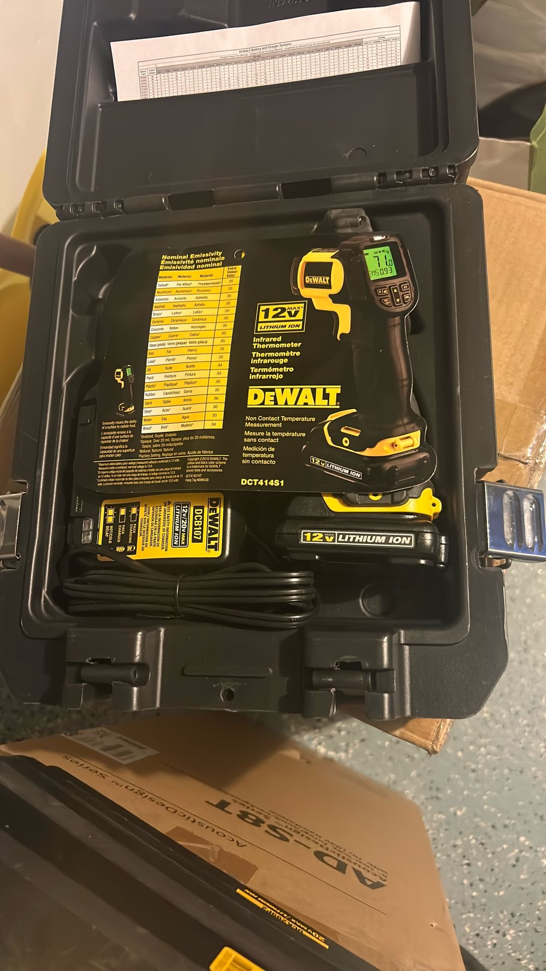 DeWalt DCT414S1 12v Infrared Thermometer Kit W/ Battery & Charger Tested Good