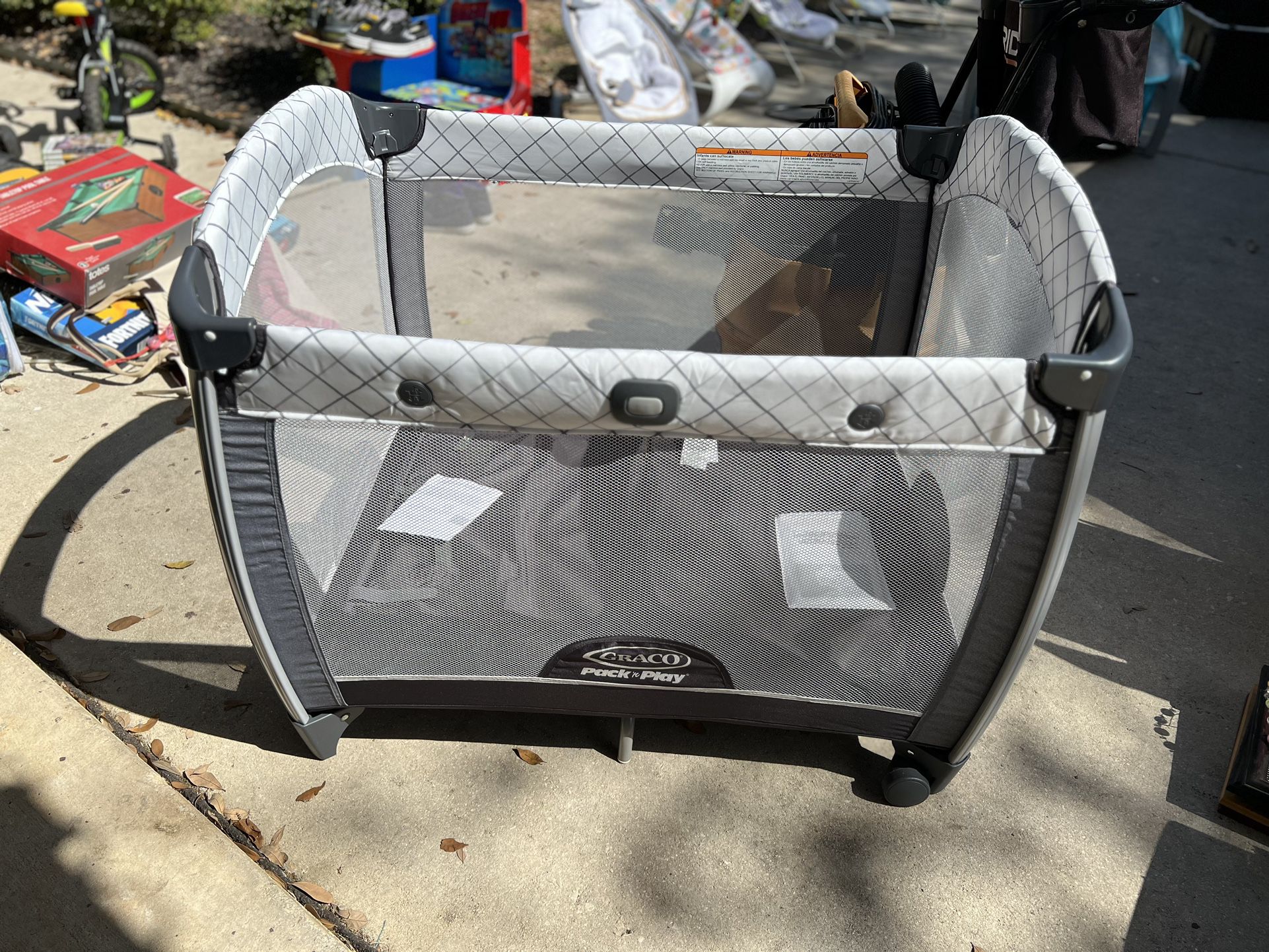 Graco Pack N Play With Changing Table