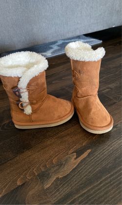 Girls size 6 boots