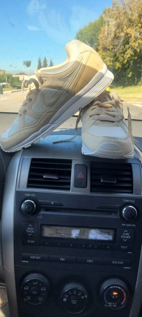 New Nike Air Span 2 Size 10