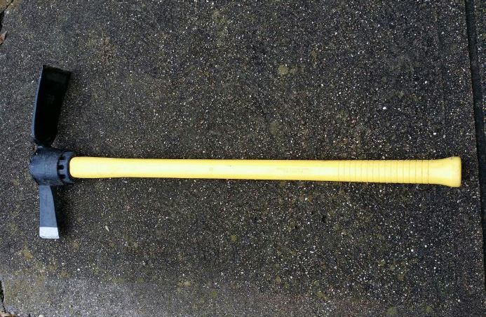 Pico para escarbar tierra.siminuevo