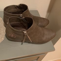 Girls Shoes