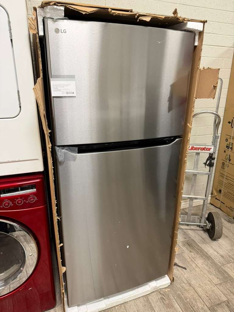 Lg stainless steel top bottom fridge new with warranty
