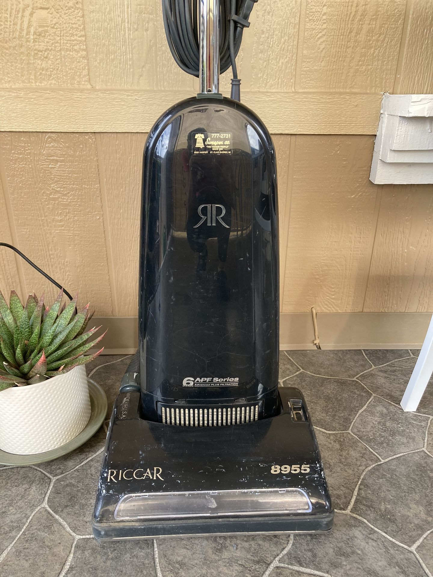 Riccar 8900 Series Upright Vacuum Cleaner 