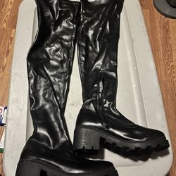 Women's Knee High Length Chunky Boots Size 9 women's