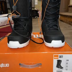 Black ThirtyTwo Hi-Top Pro snowboard boots 2019