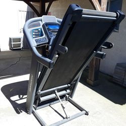 Treadmill  Horizon Fitness 