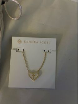Kendra Scott necklace