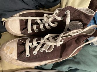 2 pairs of converse