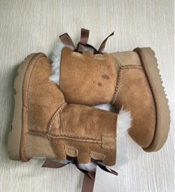UGG Toddler Mini Bailey Bow II Chestnut Suede Boots Size 6 Sheepskin Lined