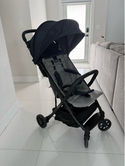 Lightweight Travel stroller with bag