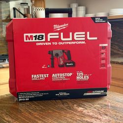 Milwaukee M18 FUEL Rotary Hammer Kit