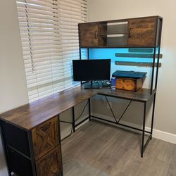 Corner Desk - Can be adjusted to make long ways