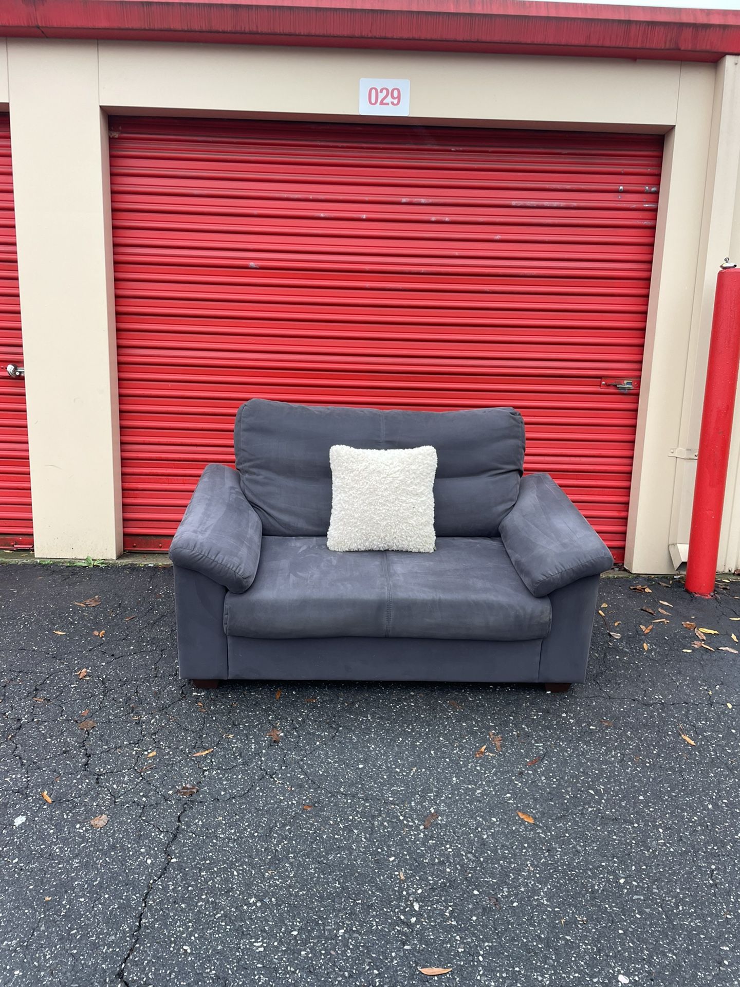 Free Delivery! Grey Loveseat Couch/Sofa for Sale in Mount Holly, NC