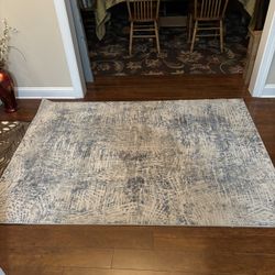 Area Rug 5x7 Like New Excellent Condition 