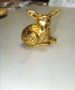 Max Factor gold tone metal pendant fawn