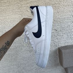 Men’s 7.5 Nike shoes