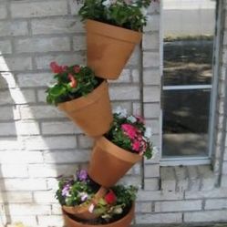 Create-a-Garden Tipsy Pots. **NEW**