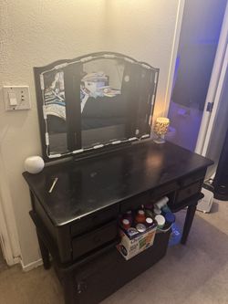 Black Vanity With Light Up Mirror