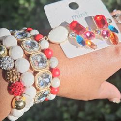Bracelets With a Pair Of Earrings In Red Multi 