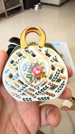 ( VINTAGE ) Hand Painted Porcelain Collectables Purse