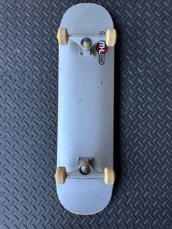 Mini logo skateboard