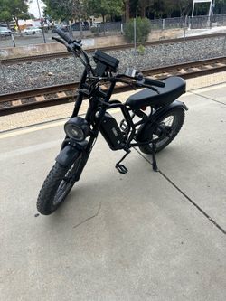 Hieha E-Bike w/ CarPlay