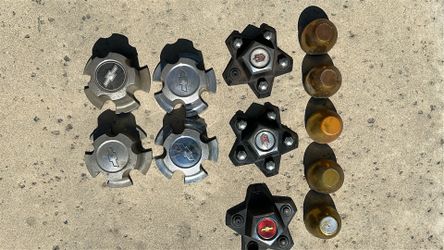 Hubs caps GM assortment