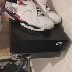Jordan 8’s Bugs Bunny Size 9