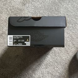 Men’s 7.5 Orange Jordan 1s