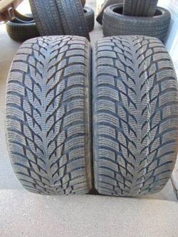 2 New Old Stock 235 40 19 Nokian Hakkapeliitta R3 Winter Tires 96T XL Date 2020