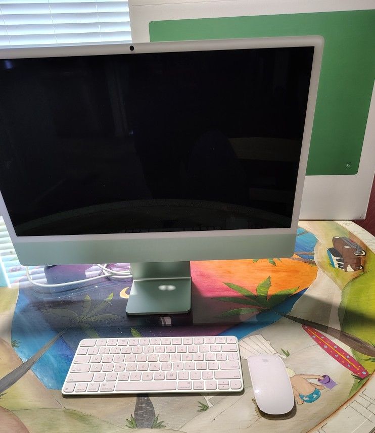 24" MAC Desktop Used 4 Months