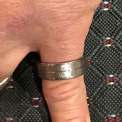 Men's Titanium Ring Band Size 10  