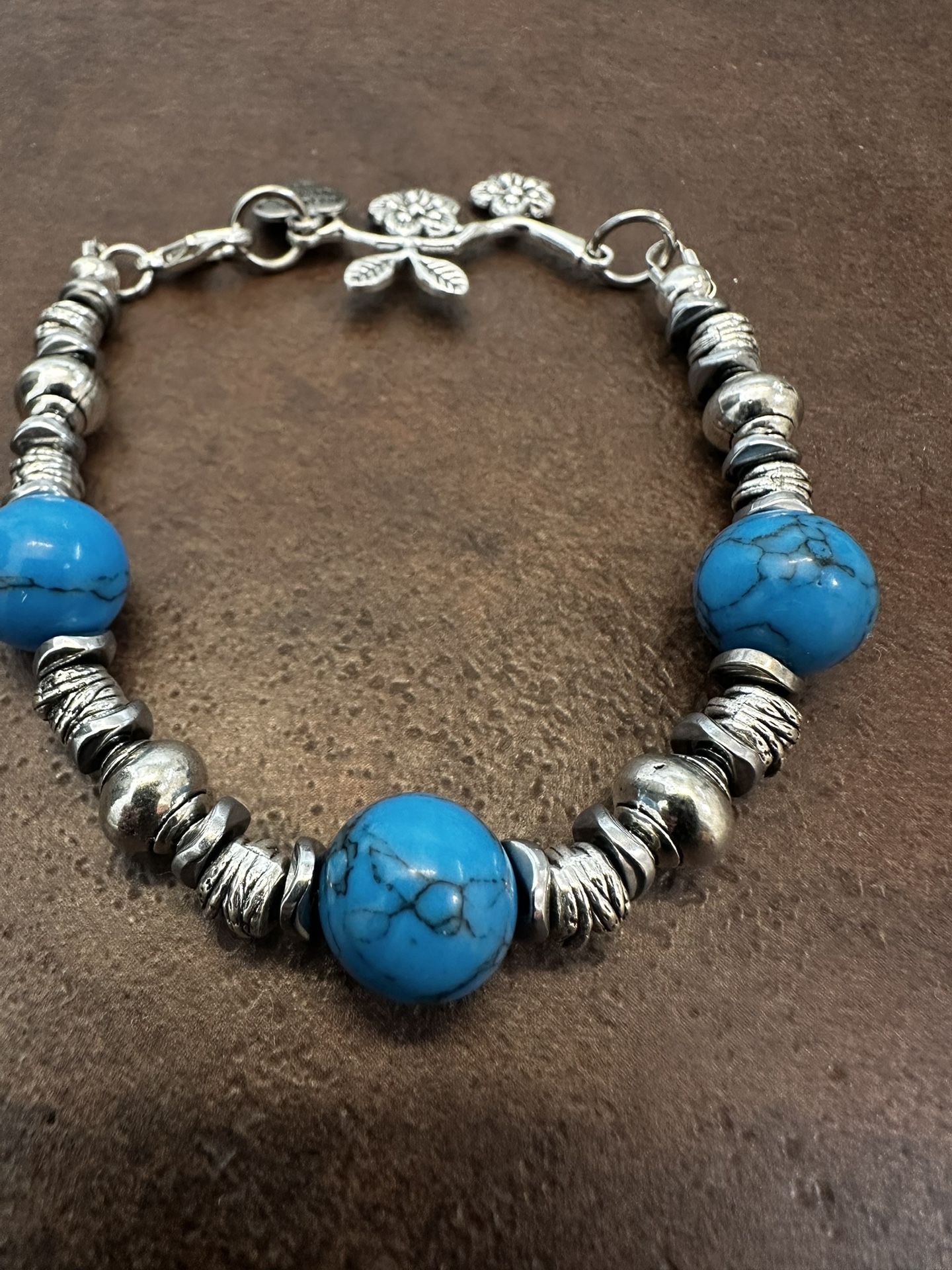 Turquoise Howlite and Silver Southwestern Beaded Bracelet