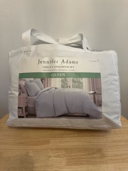 NEW Jennifer Adams Queen Comforter Set – 3 Piece – Soft & Stylish