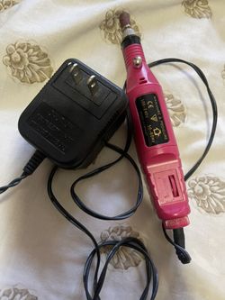 se venden varias cosas para uñas