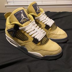 Jordan 4 Lightning 