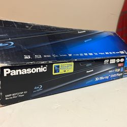 Panasonic DMP-BDT215P 3D Blu-Ray Player with accessories