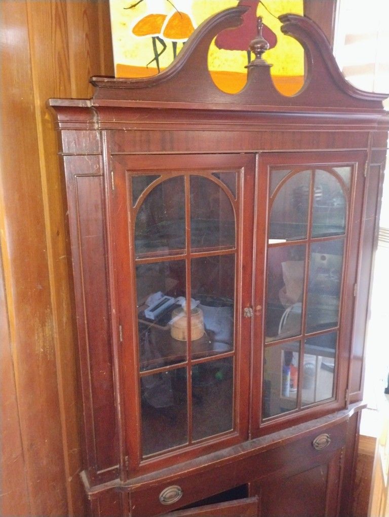 Chippendale Corner Cabinet