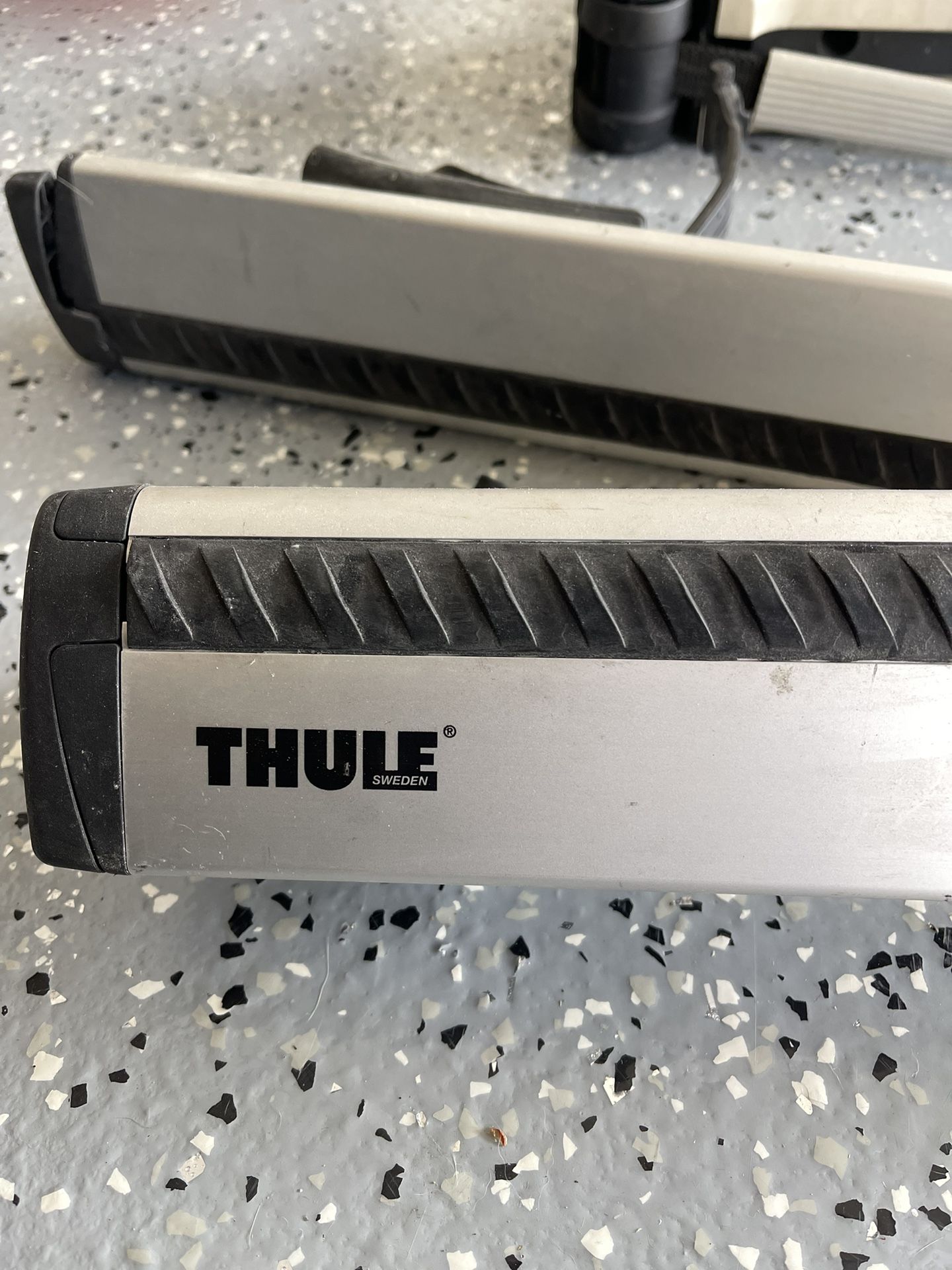 Thule Surf Board/SUP Rack With Thule Roof Rack Aeroblades For Vehicles Without A Rack System