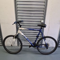 Giant Rincon XL Aluminum Frame size 26-inch Wheels Mountain Bike